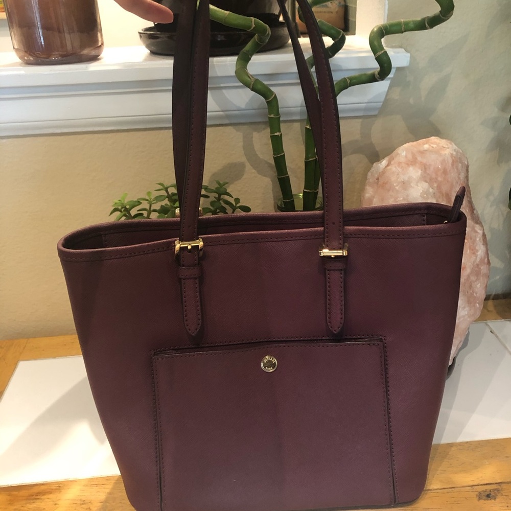 Michael Kors Jet Set Tote Maroon Leather